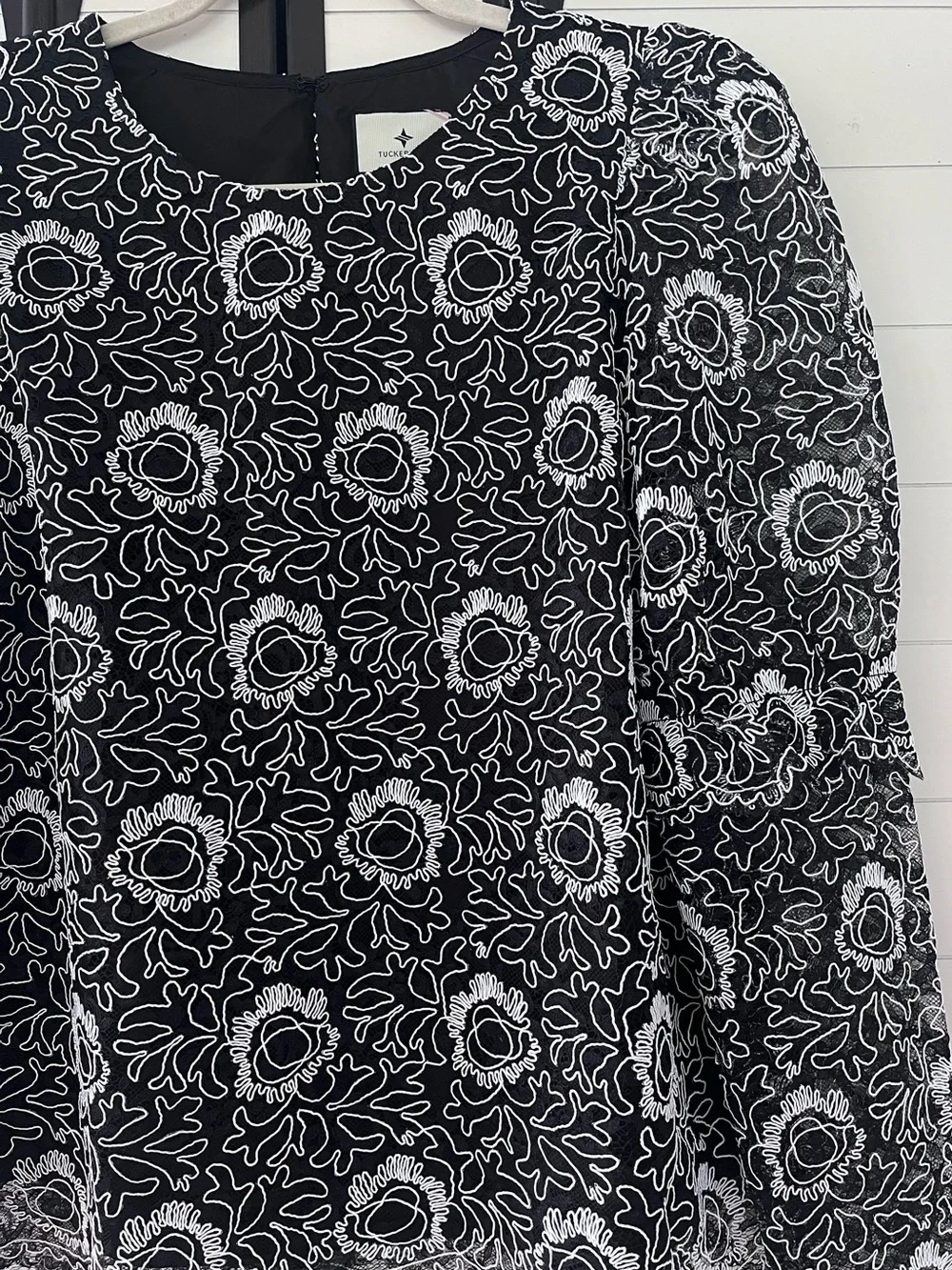 Tuckernuck Black and White Floral Lace Puff-Sleeve Blouse - Large